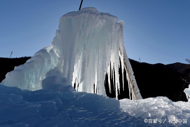 冰瀑景观成为一道别具特色的冬日美景